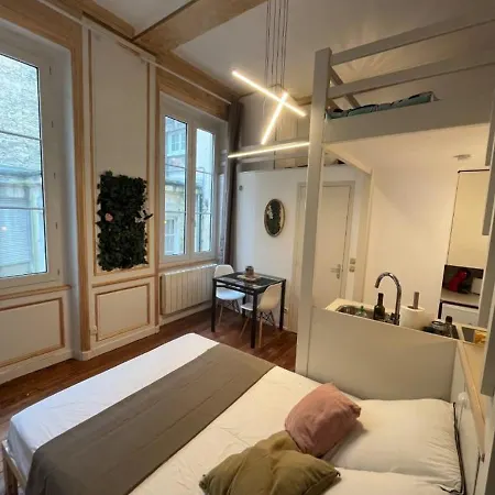 Joli Centre-ville アパート *